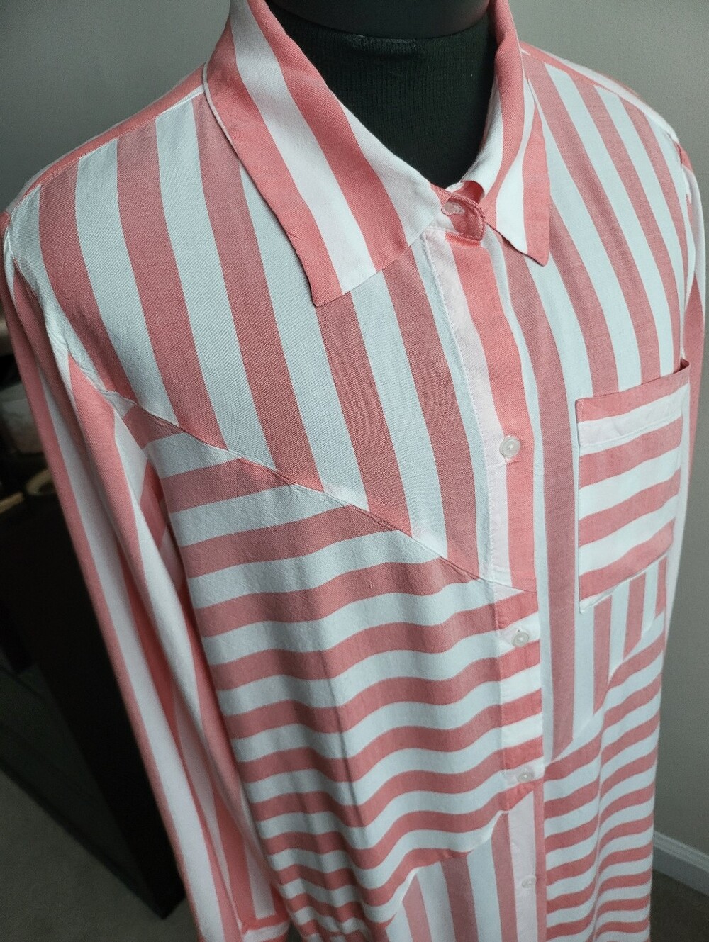 Jones New York 1X Coral Pink & White Striped Long Tunic – 100% Viscose - Picture 3 of 9